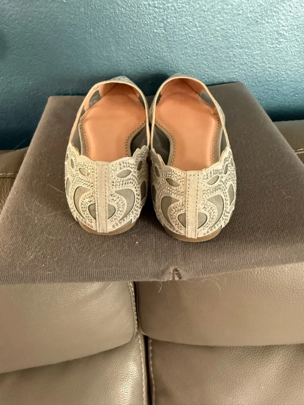 Women's Silver Pointed-Toe Mesh Flats. Size 8 - Picture 5 of 7
